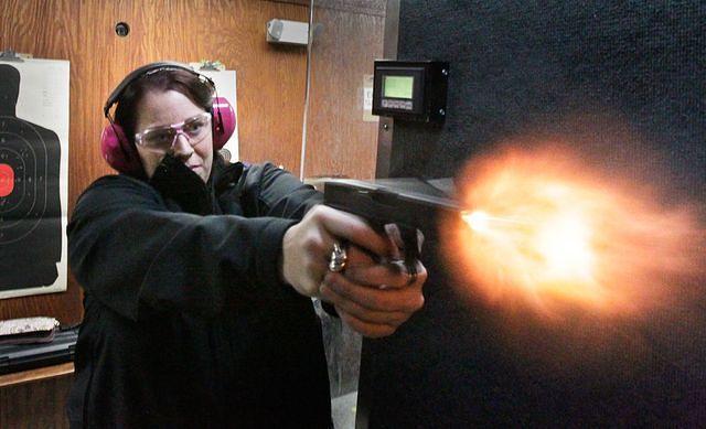 020313 women gun ba01
